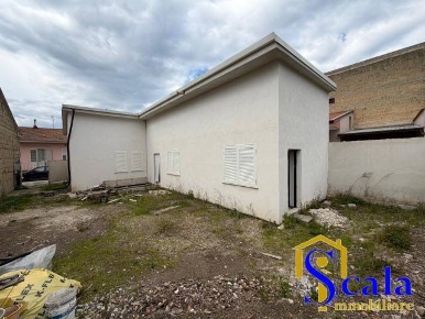 Foto Casa indipendente in VIA TOMBE GARIBALDINE, Capua Centro di 282 m²