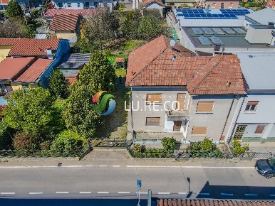 Foto Agriturismo in via como 95, Meda di 240 m² con 4 locali in vendita