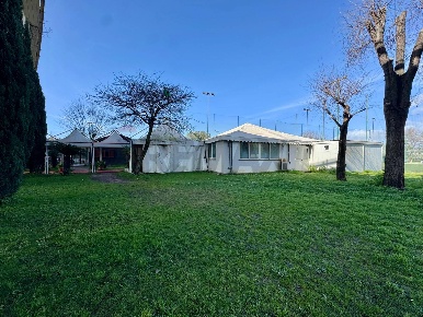 Foto Locale commerciale a Roma Eur di 169 m² con 4 locali in affitto