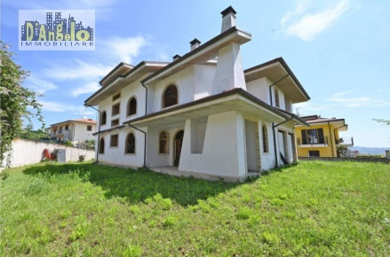 Foto Villa unifamiliare in Via Adolfo Marinozzi 14, Spinetoli di 420 m²
