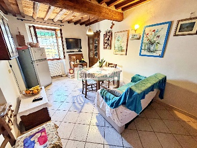 Foto Appartamento in Via cugnia, Seravezza di 90 m² con 5 locali in vendita