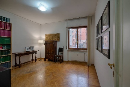 Foto Appartamento in Via Santa Chiara 4, Genova Carignano di 150 m²