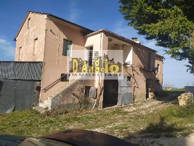 Foto Casa indipendente in San Barnaba, Offida di 250 m² con 10 locali