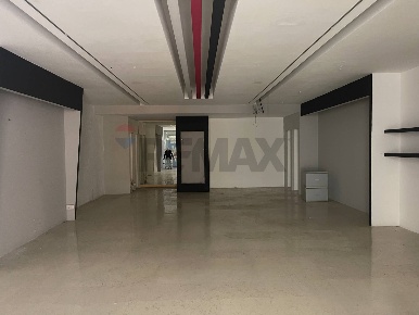 Foto Locale commerciale a Roma Roma 70 di 135 m² in vendita