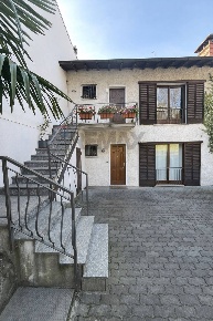Foto Appartamento in via montegrino 4, Luino Centro di 109 m² con 3 locali