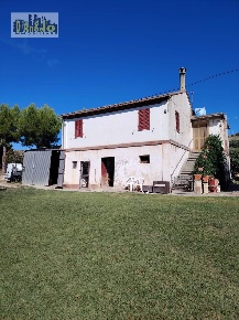 Foto Chalet in Contrada Tesino 171, Offida di 192 m² con 6 locali