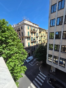 Foto Appartamento in Via Iv Novembre, Savona Centro Storico di 180 m²