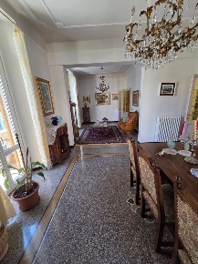 Foto Appartamento in Via Iv Novembre, Savona Centro Storico di 180 m²