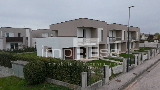 Foto Villa a schiera in VIA DON GIOVANNI CAPOIA, Paese Postioma di 198 m²