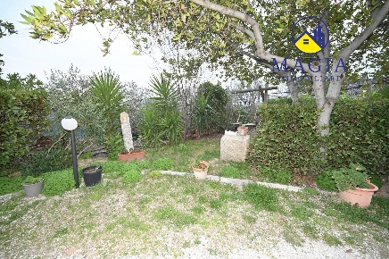 Foto Casa indipendente a Appignano del Tronto di 420 m² con 17 locali