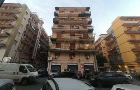 Foto Locale commerciale in Via Giuseppe Patane' 7, Catania di 106 m²