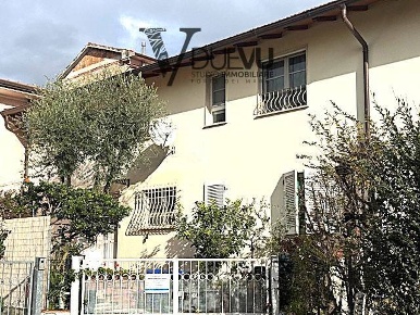 Foto Case semi ndipendenti in Via Ragazzi del 99, Seravezza di 120 m²