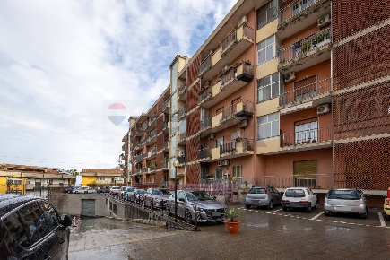 Foto Appartamento in Via Generale Di San Marzano 18, Catania di 195 m²