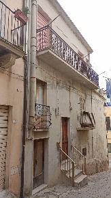 Foto Casa indipendente a Chiaramonte Gulfi Centro di 150 m² con 8 locali