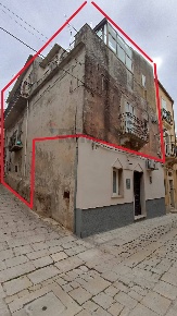 Foto Casa indipendente a Chiaramonte Gulfi Centro di 150 m² con 8 locali