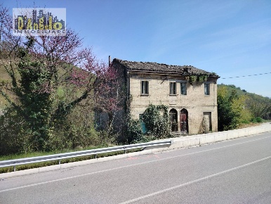 Foto Casa indipendente in Contrada Lava 161 162, Offida di 304 m²
