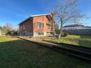 Foto Villa unifamiliare in VIA IV NOVEMBRE, Solbiate Olona di 120 m²