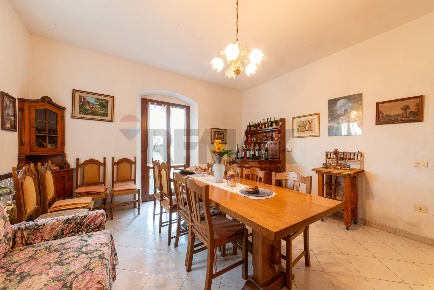 Foto Appartamento a Laterina Pergine Valdarno di 183 m² con 9 locali