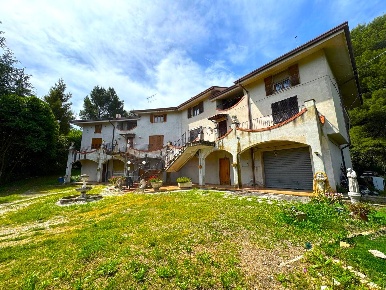 Foto Casa indipendente in via Contrada Camara di Torre 14, Fermo di 720 m²