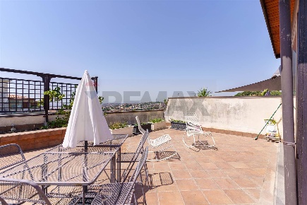 Foto Appartamento in Via Petra Dell'Ova 354, Tremestieri Etneo di 227 m²