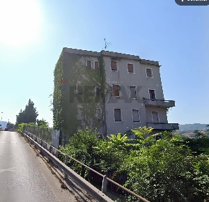 Foto Appartamento in Via Fratelli Pomilio 19, Chieti Chieti Scalo di 800 m²