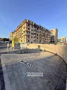 Foto Posti auto in Piazza Aldo Moro, Savona di 18 m² con 1 locali