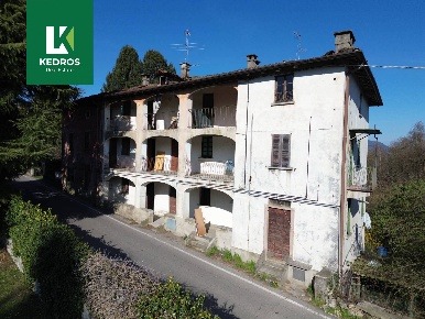 Foto Casa indipendente in Via Leggiuno 19, Laveno-Mombello Laveno di 399 m²