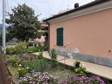 Foto Casa indipendente a Sarzana Bradia, Nave, San Michele di 100 m²