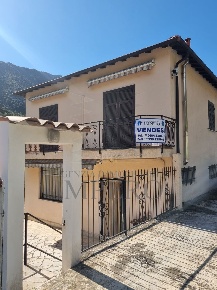 Foto Villa bifamiliare in Via Nazionale 20, Airole Centro di 180 m²
