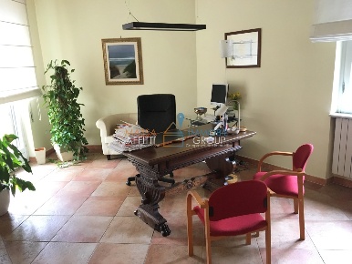 Foto Ufficio in Largo Giacomo Matteotti 6, Massa Centro di 25 m² in affitto