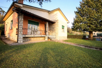 Foto Villa unifamiliare in Via di Tiglio 529A, Capannori di 115 m²