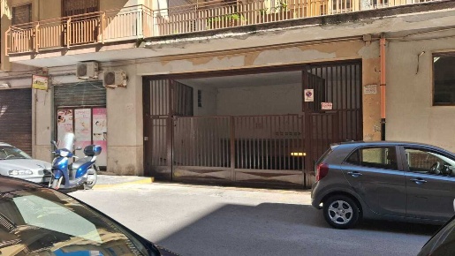 Foto Posti auto in Via Generale Adalgiso Amendola, Salerno Centro di 20 m²