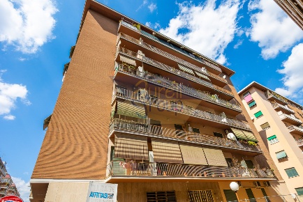 Foto Appartamento in Via Tarquinio Collatino, Roma Cinecittà di 90 m²