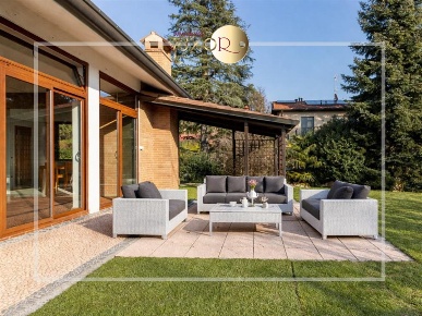 Foto Villa unifamiliare in Via Garibaldi, Sirtori Centro di 355 m²