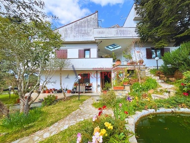 Foto Villa unifamiliare in via dei Gelsomini, Anguillara Sabazia Centro