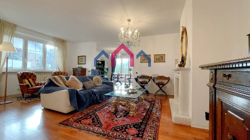 Foto Villa a schiera a Borgo a Mozzano Centro di 240 m² con 9 locali