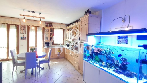 Foto Villa a schiera a Viareggio Torre del Lago di 145 m² con 6 locali