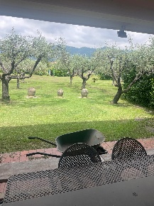 Foto Villa bifamiliare a Carrara Marina di Carrara di 200 m² con 7 locali