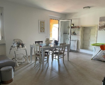 Foto Appartamento a Massa Marina di Massa Centro di 80 m² con 5 locali