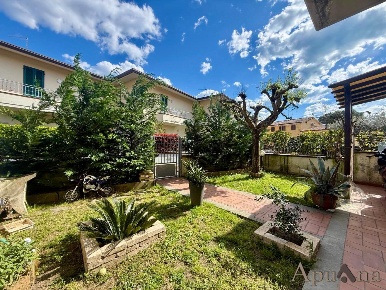 Foto Villa a schiera a Massa Rinchiostra - Quercioli di 120 m² con 4 locali