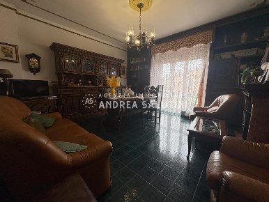 Foto Casa indipendente a Calcinaia Centro di 240 m² con 11 locali