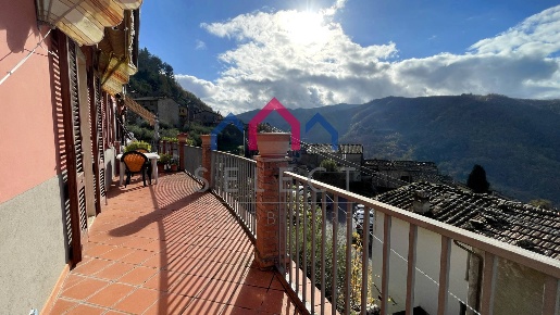 Foto Case semi ndipendenti a Bagni di Lucca Benabbio di 165 m² con 7 locali