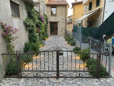 Foto Casa indipendente a Montignoso Capanne, Prato di 50 m² con 4 locali