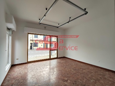Foto Locale commerciale a Pieve a Nievole Centro di 36 m² con 3 locali