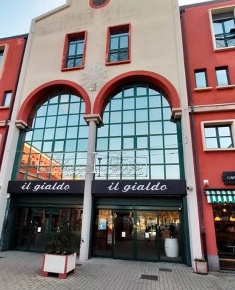 Foto Negozio a Chieri Centro Storico di 30 m² con 2 locali in vendita