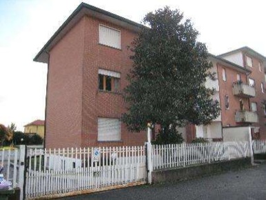 Foto Appartamento a Lentate sul Seveso Centro di 83 m² con 5 locali