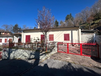 Foto Appartamento in via mammianese, Marliana di 80 m² con 4 locali