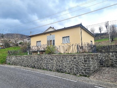 Foto Villa unifamiliare in Via Piastre e Prunetta, Pistoia di 134 m²