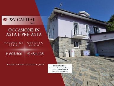 Foto Villa unifamiliare in Via Valgrana, Reano di 365 m² con 5 locali