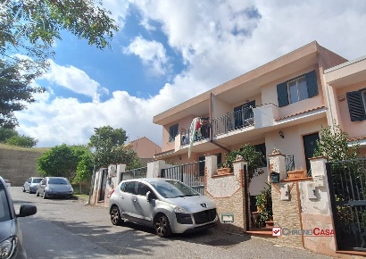 Foto Case semi ndipendenti in Via dei rododendri, Messina di 180 m²